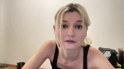 Snapshot of onika_cox chatting on 05-29-26, 09:46 Onika online show from 05-29-26, 09:46