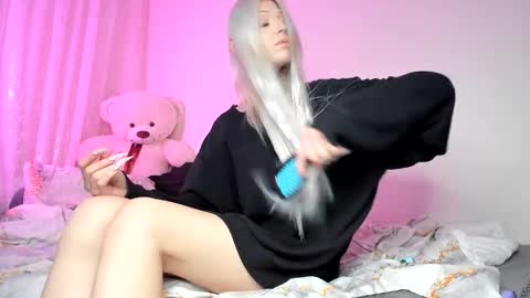 Snapshot of only_iva21 chatting on 12-15-25, 12:20 Iva online show from 12-15-25, 12:20