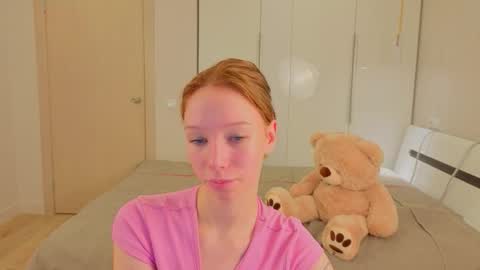 Snapshot of onlylily chatting on 11-06-25, 03:24 Lily online show from 11-06-25, 03:24