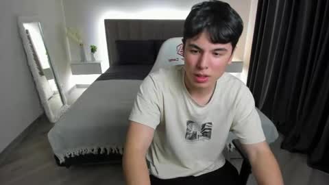 Rafael online show from 04-19-26, 01:05