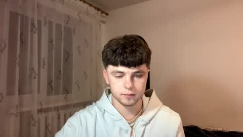 Snapshot of onyiix_ chatting on 11-06-25, 07:48 Mike online show from 11-06-25, 07:48