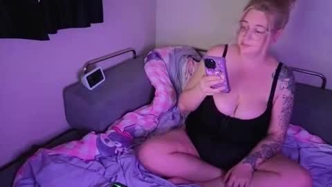 Snapshot of onyxilvara chatting on 05-27-26, 12:40 MISS ONYX online show from 05-27-26, 12:40