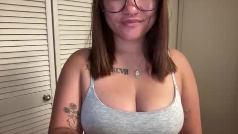 Snapshot of oohhellothere chatting on 11-09-25, 07:06 Miss Girly online show from 11-09-25, 07:06