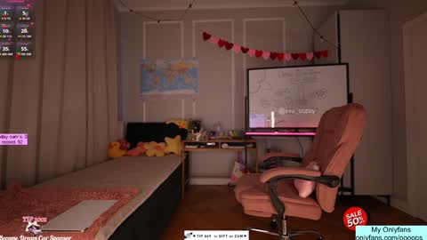 Snapshot of oooops__ chatting on 09-18-25, 03:14 Eva online show from 09-18-25, 03:14