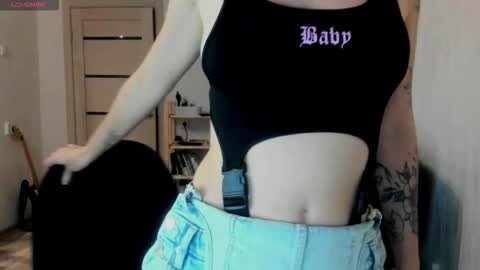 Britney online show from 11-18-25, 05:17