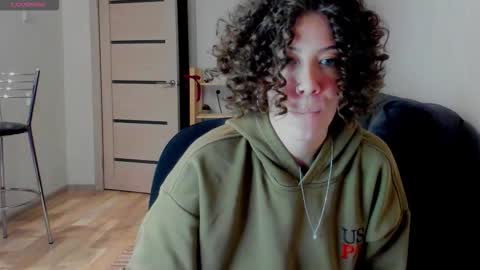 Snapshot of oops_britney chatting on 02-16-26, 12:18 Britney online show from 02-16-26, 12:18