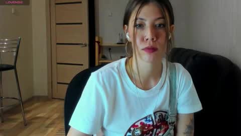 Snapshot of oops_britney chatting on 02-17-26, 04:24 Britney online show from 02-17-26, 04:24