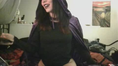 opalsessence_ online show from 10-22-25, 03:51