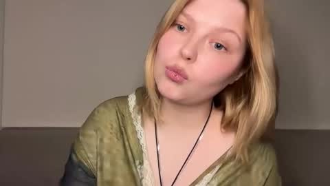 Snapshot of opheliaritz chatting on 05-29-26, 08:51 Ophelia online show from 05-29-26, 08:51