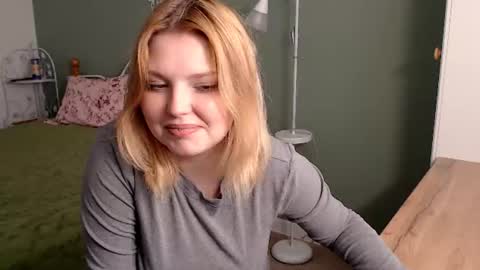 Snapshot of opheliaritz chatting on 06-13-26, 06:33 Ophelia online show from 06-13-26, 06:33