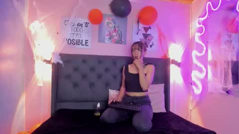 ophelune online show from 10-27-25, 01:26