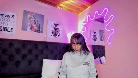 ophelune online show from 11-04-25, 01:21