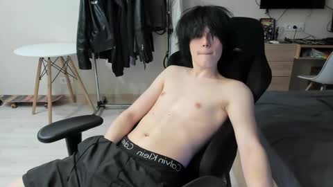 Snapshot of opiunarium chatting on 03-25-26, 06:47 Bella and John online show from 03-25-26, 06:47