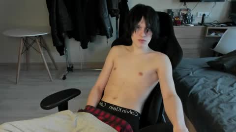 Snapshot of opiunarium chatting on 04-05-26, 04:20 Bella and John online show from 04-05-26, 04:20