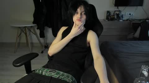 Snapshot of opiunarium chatting on 04-23-26, 05:15 Bella and John online show from 04-23-26, 05:15