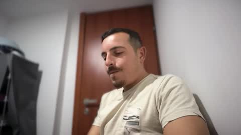 Snapshot of or690 chatting on 11-22-25, 09:25 or online show from 11-22-25, 09:25