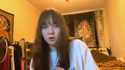 Snapshot of oralialafield chatting on 05-29-26, 04:49 Leslie online show from 05-29-26, 04:49