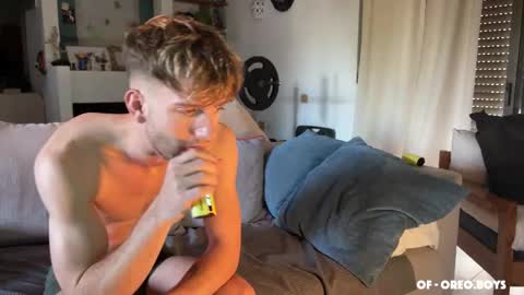 Snapshot of oreoboys chatting on 10-10-25, 04:50 OreoBoys online show from 10-10-25, 04:50