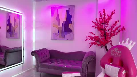 Snapshot of oriana_wood chatting on 06-09-26, 11:22 Oriana online show from 06-09-26, 11:22