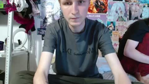 Snapshot of oscar_wildy chatting on 07-25-26, 07:44 Oscar online show from 07-25-26, 07:44