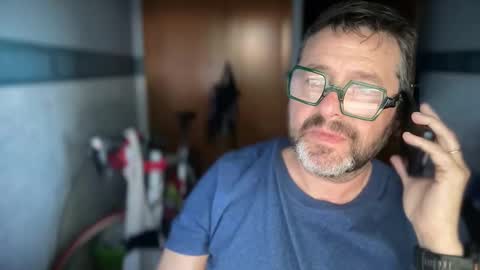 Snapshot of oscarbcncat chatting on 04-15-26, 04:47 oscarbcncat online show from 04-15-26, 04:47