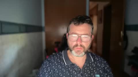 Snapshot of oscarbcncat chatting on 05-22-26, 04:23 oscarbcncat online show from 05-22-26, 04:23