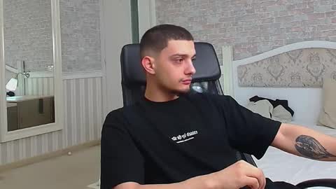 OscarGriffin online show from 02-04-25, 08:24