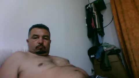 Snapshot of oscarjhe3512 chatting on 04-10-26, 01:44 oscarjhe3512 online show from 04-10-26, 01:44