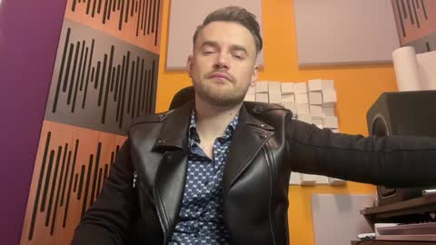Snapshot of oscarsavage chatting on 02-05-25, 07:20 Oscar Steel Savage online show from 02-05-25, 07:20