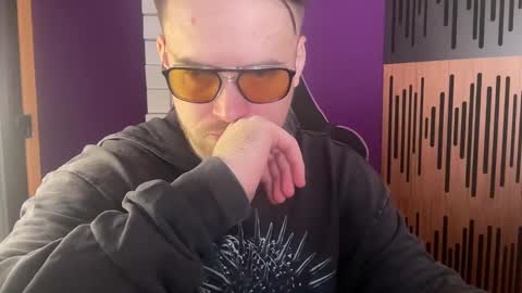 Snapshot of oscarsavage chatting on 02-08-25, 04:25 Oscar Steel Savage online show from 02-08-25, 04:25