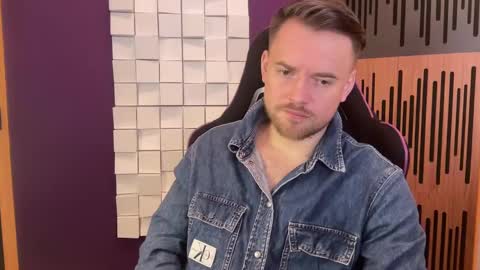 Snapshot of oscarsavage chatting on 02-14-25, 05:14 Oscar Steel Savage online show from 02-14-25, 05:14