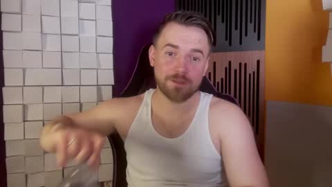 Snapshot of oscarsavage chatting on 03-02-25, 02:30 Oscar Steel Savage online show from 03-02-25, 02:30