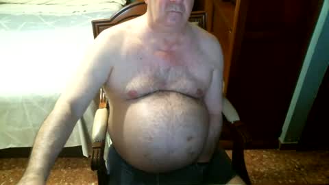 Snapshot of oscarw chatting on 07-04-26, 02:56 Oscar online show from 07-04-26, 02:56