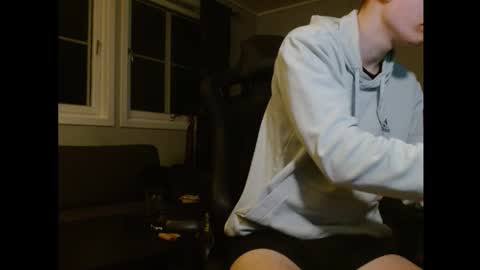 Snapshot of oskarlk chatting on 11-01-25, 06:43 Oskar online show from 11-01-25, 06:43