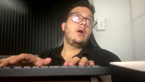 Snapshot of osomalicioso chatting on 09-30-25, 05:12 juan online show from 09-30-25, 05:12