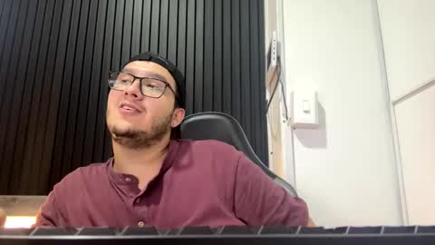 Snapshot of osomalicioso chatting on 11-08-25, 11:03 juan online show from 11-08-25, 11:03