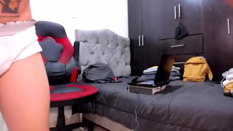 Snapshot of ostensalvatore chatting on 10-03-25, 02:08 Leyder online show from 10-03-25, 02:08