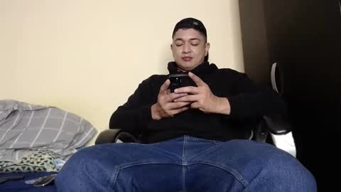 Snapshot of otto_stud chatting on 01-20-25, 03:59 otto_stud online show from 01-20-25, 03:59