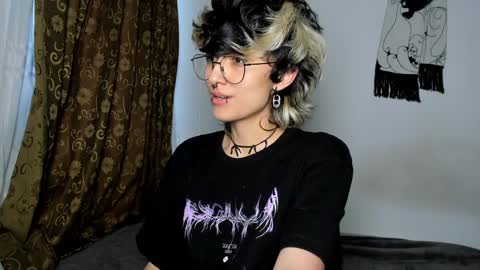 Snapshot of ottoyan_ chatting on 12-10-24, 10:16 Otto 3 online show from 12-10-24, 10:16