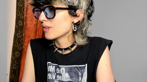 Snapshot of ottoyan_ chatting on 12-11-24, 07:03 Otto 3 online show from 12-11-24, 07:03