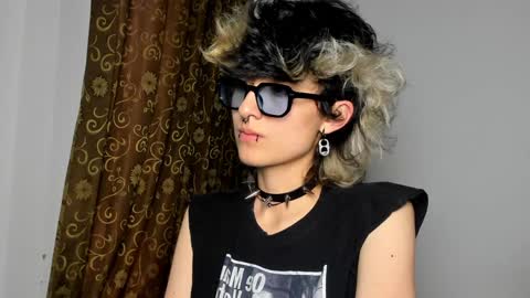 Snapshot of ottoyan_ chatting on 12-11-24, 10:06 Otto 3 online show from 12-11-24, 10:06