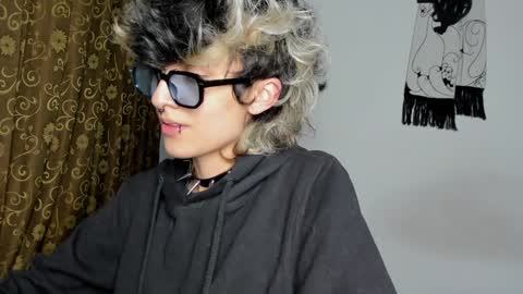 Snapshot of ottoyan_ chatting on 12-12-24, 01:53 Otto 3 online show from 12-12-24, 01:53