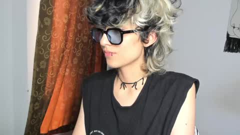 Snapshot of ottoyan_ chatting on 12-14-24, 08:29 Otto 3 online show from 12-14-24, 08:29
