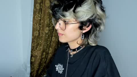 Snapshot of ottoyan_ chatting on 12-17-24, 06:02 Otto 3 online show from 12-17-24, 06:02