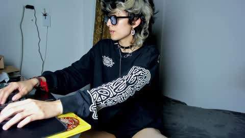 Snapshot of ottoyan_ chatting on 12-17-24, 09:07 Otto 3 online show from 12-17-24, 09:07