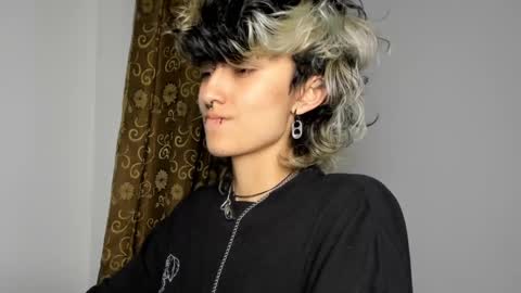 Snapshot of ottoyan_ chatting on 12-27-24, 04:15 Otto 3 online show from 12-27-24, 04:15