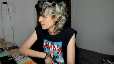 Snapshot of ottoyan_ chatting on 02-01-25, 04:03 Otto 3 online show from 02-01-25, 04:03