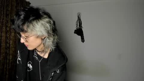 Snapshot of ottoyan_ chatting on 02-21-25, 06:07 Otto 3 online show from 02-21-25, 06:07