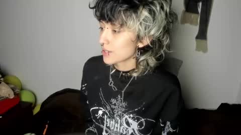 Snapshot of ottoyan_ chatting on 03-11-25, 06:53 Otto 3 online show from 03-11-25, 06:53