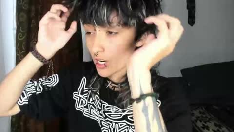 Snapshot of ottoyan_ chatting on 09-26-25, 06:23 Otto 3 online show from 09-26-25, 06:23